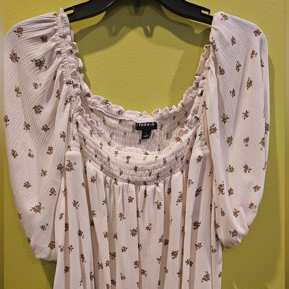 Torrid Floral Smocked Peasant Top - Size 2 (XXL/18-20)